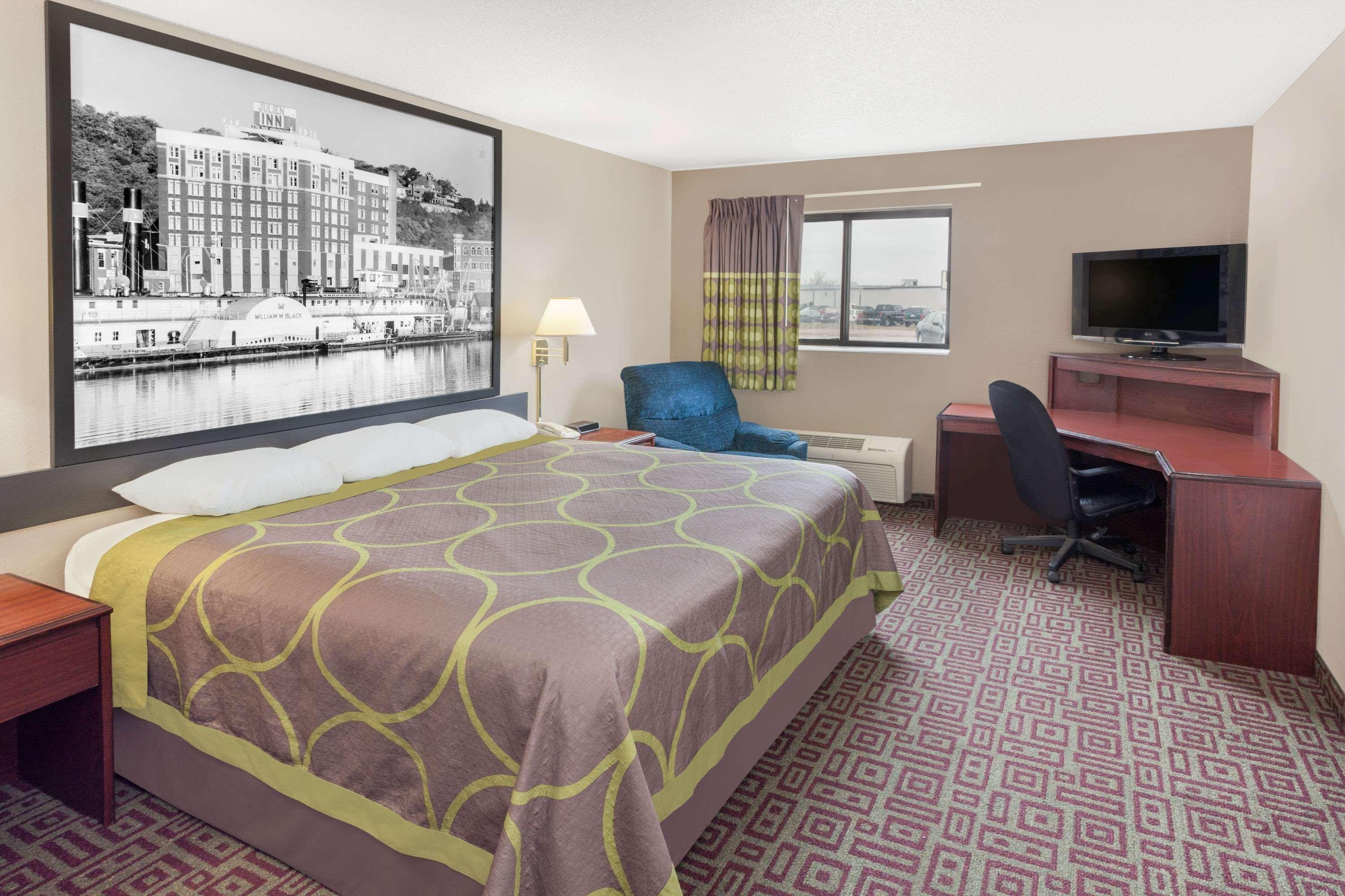 Super 8 By Wyndham Muscatine Hotel Bagian luar foto