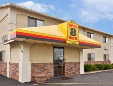 Super 8 By Wyndham Muscatine Hotel Bagian luar foto